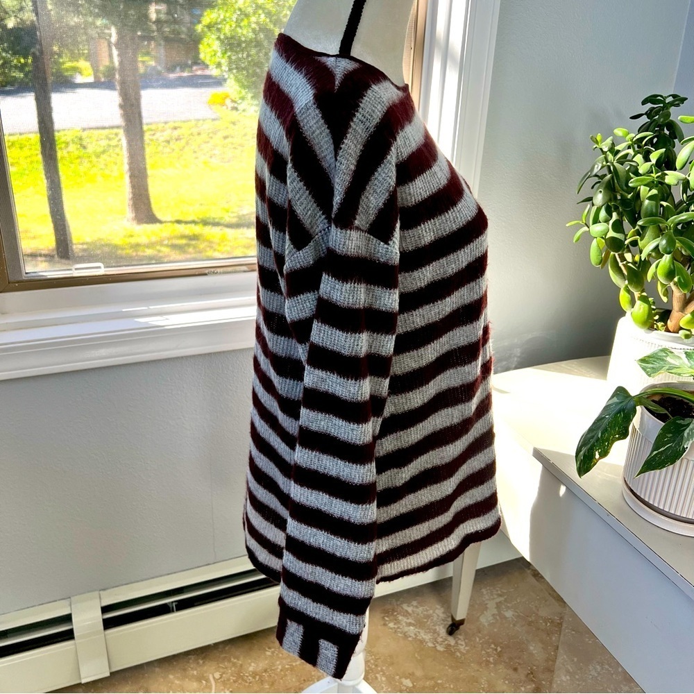 Women’s lightweight Vince Camuto Burgandy and Grey Horizontal Striped Sweater - Picture 2 of 4